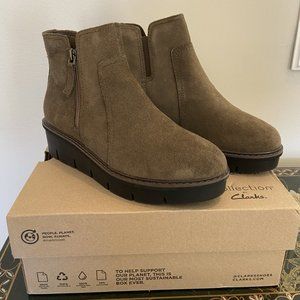 Clarks New In Box Airabell Wedge Zip Boot  W Size 6.5 Dark Olive Suede